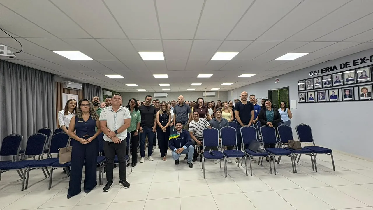 Palestra realizada pela Casa do Empresário de Valença reuniu gerentes e líderes para discutir advertências, limites, disciplina e os desafios das relações de trabalho